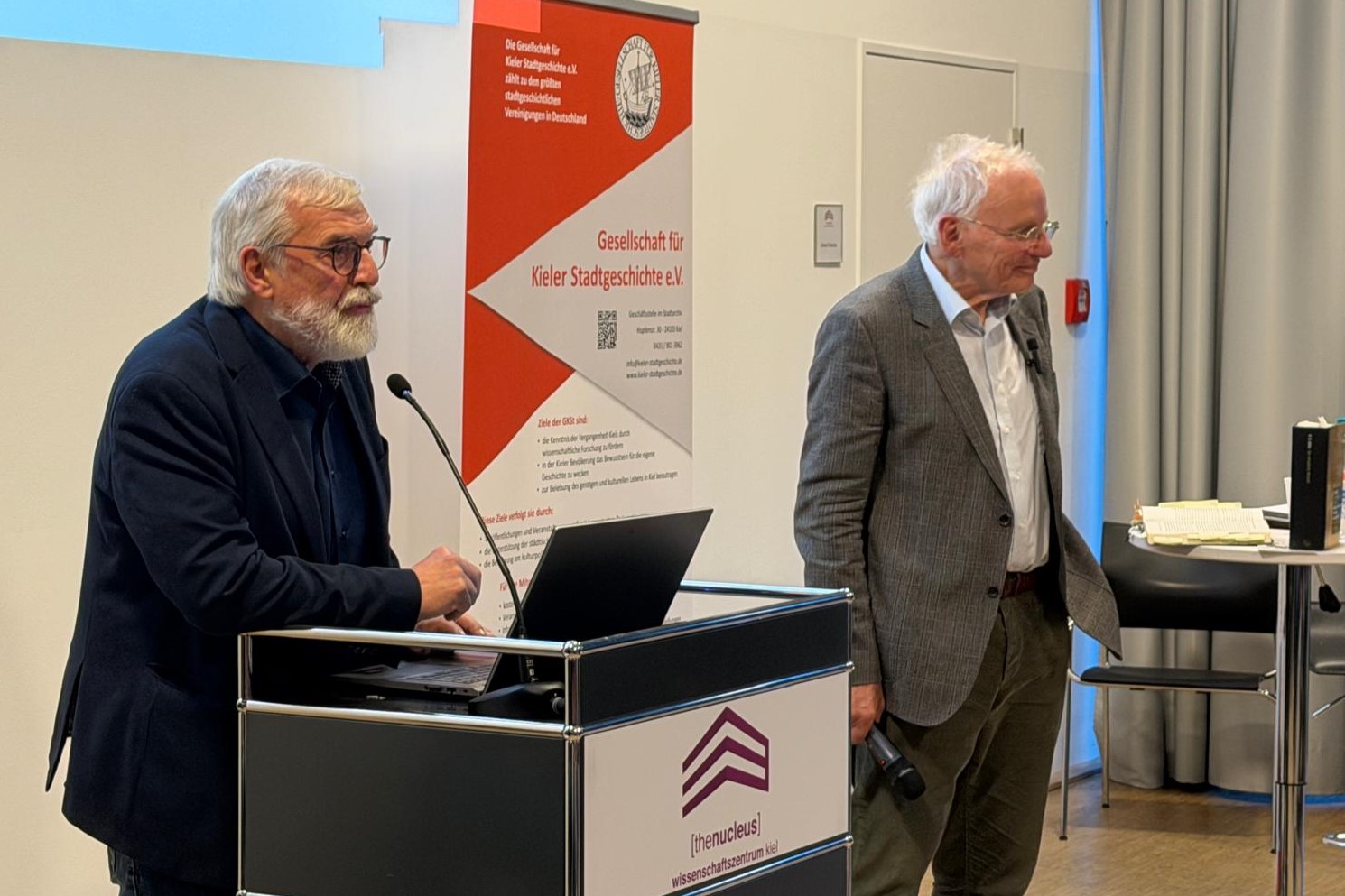 Veranstaltung am 18.09.2026 mit Götz Aly und Martin Sabrow: Rolf Fischer begrüßt die Gäste