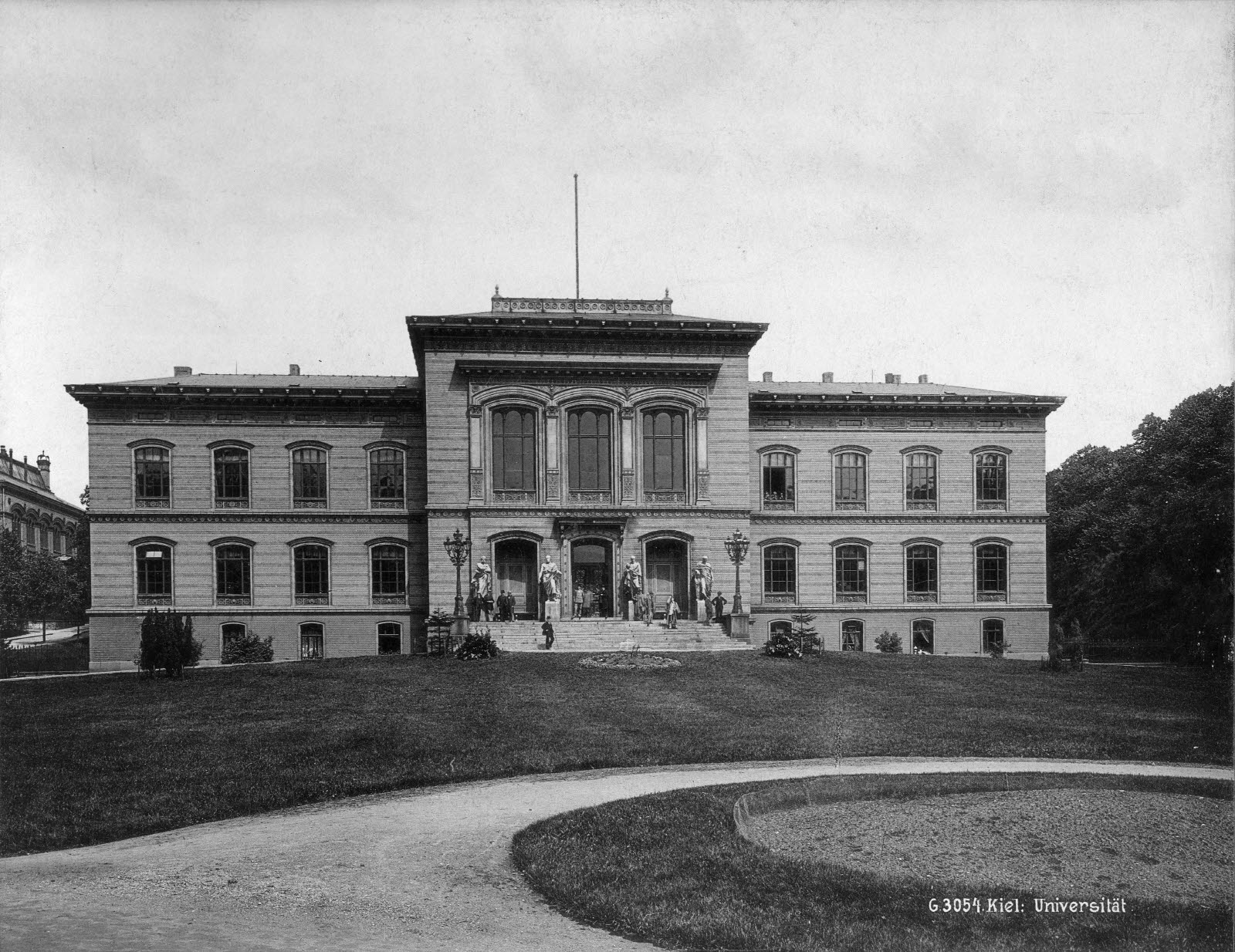 Das Kollegiengebäude der Christian-Albrechts-Universität (CAU) im Schlossgarten